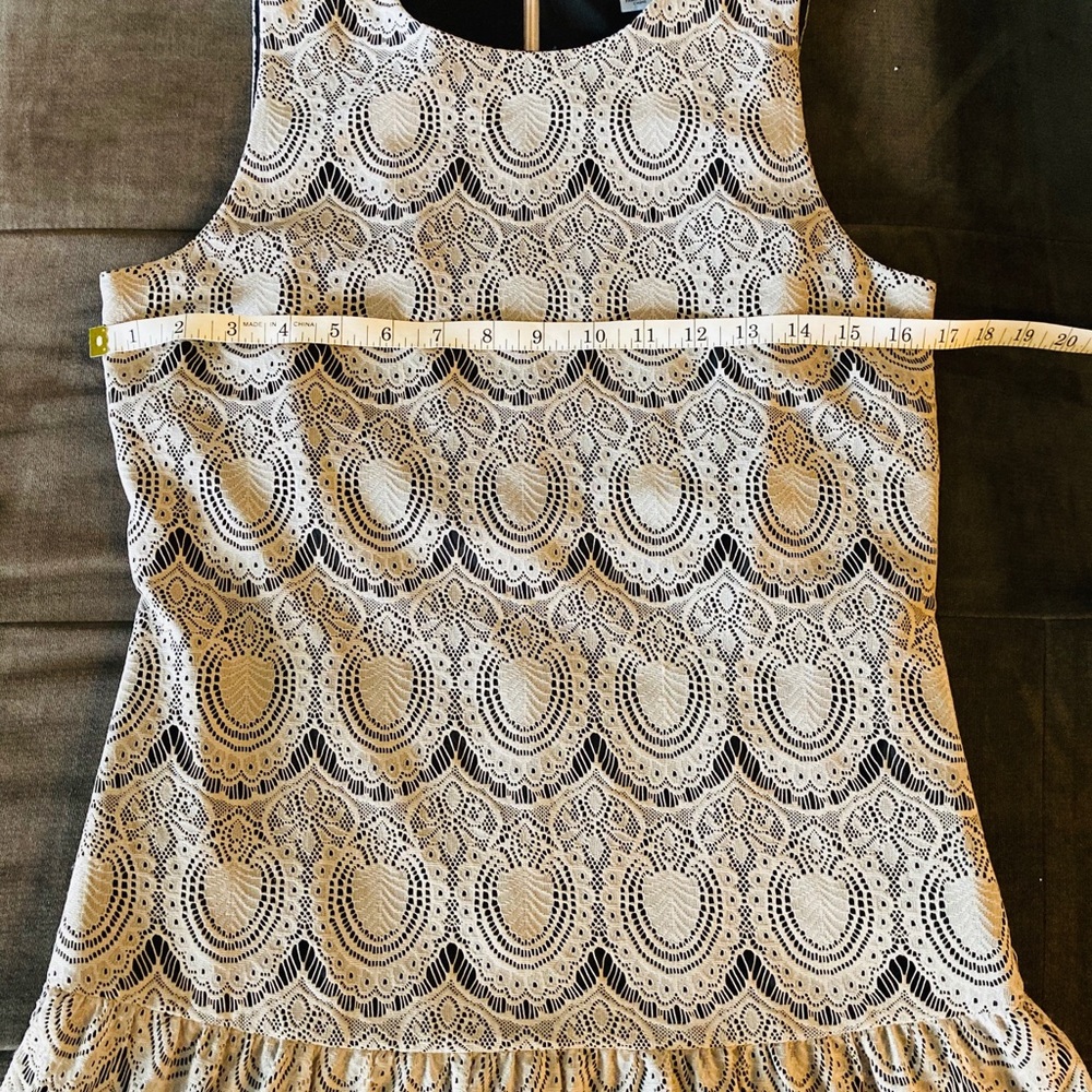 DKNY Beige and black, laced dress - Picture 4 of 5